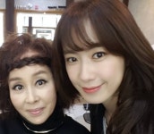 홍은희, 파격변신 이경진과 인증…'동안 미모'