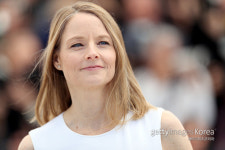 [포토앤칩스] 조디 포스터, 감독으로 찾은 칸에서 해맑은 웃음~ (칸 영화제)