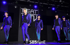 [E포토]비트윈, 카리스마 넘치는 퍼포먼스