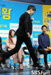 [E포토]허정도, 체육 선생님의 공중부양 시범