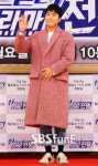 [E포토]이시언, 눈길 가는 핑크 롱코트