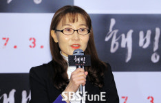 [E포토]이수연 감독, 조진웅 연극 내공이 발휘된 영화