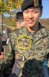 [전역] “이승기 is BACK”…젖살 빠지고 가슴팍엔 ‘특급전사’