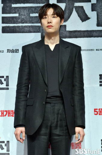 [E포토]변신에 변신을 거듭하는 배우 류준열