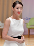 [E포토]예지원, 오늘 포인트는 레드립