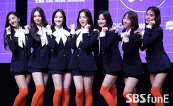 [E포토] 위클리, 오늘 데뷔했어요