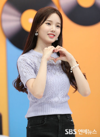 [E포토] 위클리 이수진, '맑은 미모'