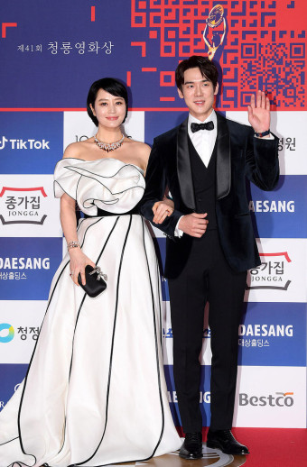 [E포토] 김혜수-유연석, '청룡의 얼굴'