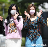 [E포토] 있지 유나-리아, 예쁜 애 옆에 예쁜 애