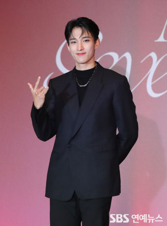 [E포토] 세븐틴 도겸, '여유 넘치는 미소'