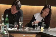 '신혼여행' 현빈손예진, 팔짱 꼭 낀 부부...목격담 보니