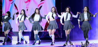[E포토] 르세라핌, 'BTS 여동생들의 핫 데뷔'