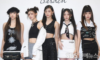 뉴진스 다니엘, 눈길 사로잡은 포토월 데뷔…