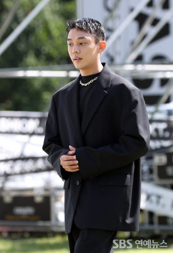 [E포토] 유아인, '블랙의 신사'