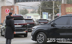[E포토] 신병교육대 향하는 방탄소년단