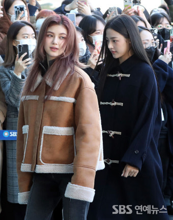 [E포토] 뉴진스 다니엘-민지, '만화 찢고 나온 인형'