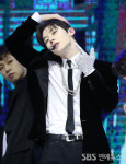 황민미장 | [E포토] 황민현, '나를 여는 열쇠 포인트 안무'
