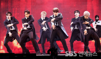 [E포토] 엔하이픈, '뜨겁게 타오르는 다크 블러드'