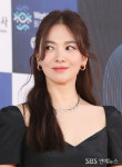 수고했다 혜교야...데뷔 27년 송혜교 청룡 대상 수상