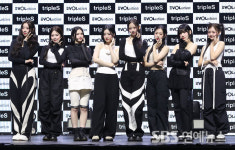 [E포토] 트리플에스, 베일 벗은 새 유닛 에볼루션
