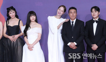 [E포토] 유니폼 벗고 드레스 핏 뽐내는 '골 때리는 그녀들'