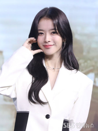 [E포토] 노정의, '황야에서 만나는 꽃미모'