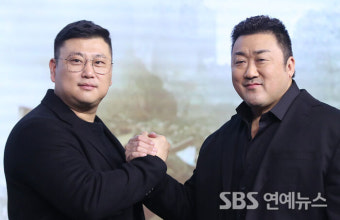 [E포토] 마동석, '허명행 감독과 함께한 황야'