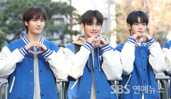[E포토] '세븐틴 동생 그룹' 투어스, '데뷔부터 인기몰이'