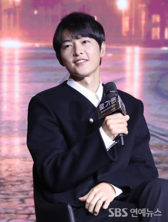 [E포토] 송중기, '탈북자 로기완 역으로 인사드립니다'