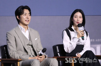 [E포토] '하이드' 이무생X이보영, 사라진 남편과 진실을 쫓는 아내