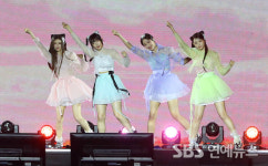 [E포토] 뉴진스, 혜인 없이 4명만 무대에