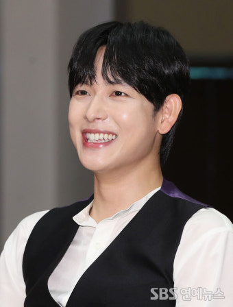 [E포토] 임시완, '반갑게 손인사'