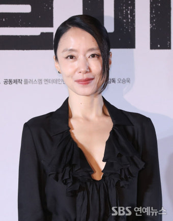 [E포토] 전도연, '리볼버로 돌아온 길복순'