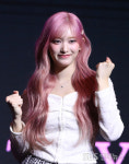 [E포토] 아이브 이서, 막내의 당찬 화이팅