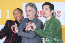 [E포토] 나오미 애키-마크 러팔로-스티븐 연, 