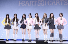 [E포토] 하츠투하츠, 베일 벗은 SM엔터 새 걸그룹