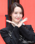 [E포토] 윤아, 비바람에도 떨어지지 않는 꽃잎