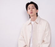 슬리피, 연년생 둘째아들 품에 안았다...자식 농사 끝났다