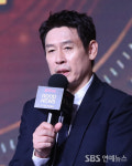 굿뉴스여행사주 | [E포토] 설경구, '굿뉴스'로 굿뉴스를 전합니다
