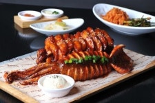 더(THE)놀부족발 화덕구이, 매운맛으로 승부해