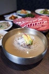 부산 해운대구 거대 정통 평양냉면 구현한 고급한우 전문점