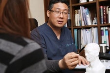 [이성환 원장의 탈모치료병원 이야기(123)] 미혼 남성 위협하는 탈모, 한의원 치료 어떻게?