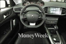 [MW사진] 뉴 푸조 308 군더더기 없는 인테리어