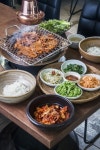 ‘숯불고추장 불고기+제육비빔밥’ 통 큰 특선이 7000원