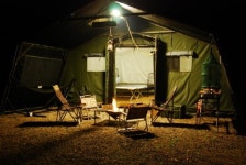 군대 분위기 물씬…횡성 자연휴양림 글램핑장