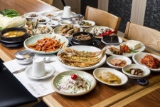 비교적 저렴하게 맛볼 수 있는 남도의 맛과 정취 <남도한식 정든님>