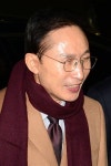 이명박 前대통령, ‘안경’으로 완성한 중후한 정치인 패션