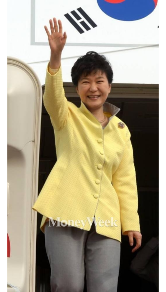 러시아 전승절, 박근혜 대통령 불참…정무특보 대통령 특사자격 참석