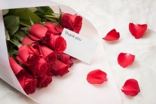 성년의 날 유래, 고려 광종때 시작… 장미·향수·키스 의미는?