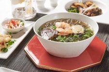 더팔래스호텔 서울, 닭고기 육수 중국식 냉면 출시